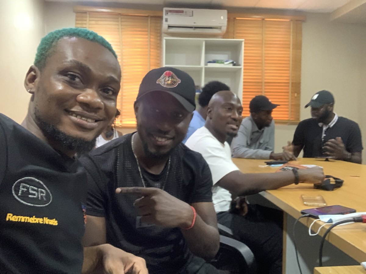 oluofafrica's tweet photo. Dear Emerging ARtistes, I took some notes from the music marketing meet today for you.
Put out good music, make yourself visible by creating visuals to drive engagements on social media.
Getting people to buy into you as an artist is the goal. I also met @akiib_is_a_god. #PCSWO https://t.co/FAhf3hjhO4