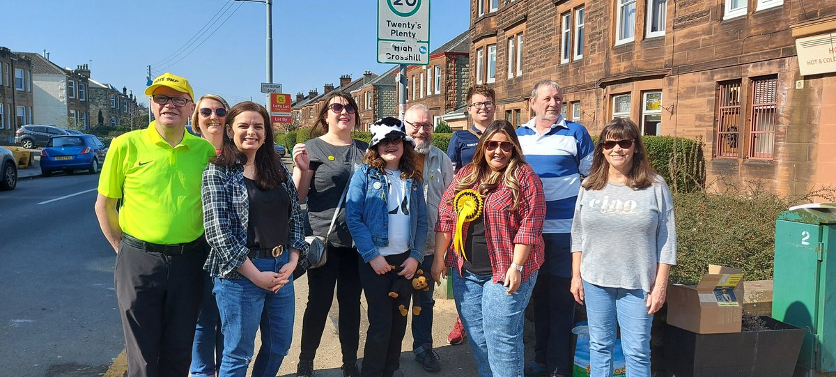 Good to be out leafleting Stonelaw and the surrounding area to get @CarolNugentSNP re-elected in Rutherglen South #VoteSNP #SLSNPCouncil22 #activeSNP #activeYSI