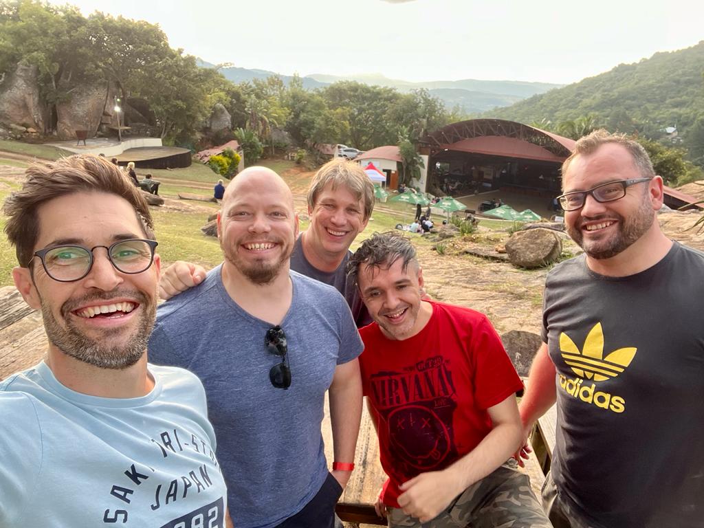 Catch <a href="/CuttingJade/">Cutting Jade</a> tonight <a href="/cambbluemoon/">thebluemoon</a> Nelspruit 8pm with a bunch of other great bands, Dare to Believe, The Acoustics, Hopeless Heros and White River Swamp Rats!