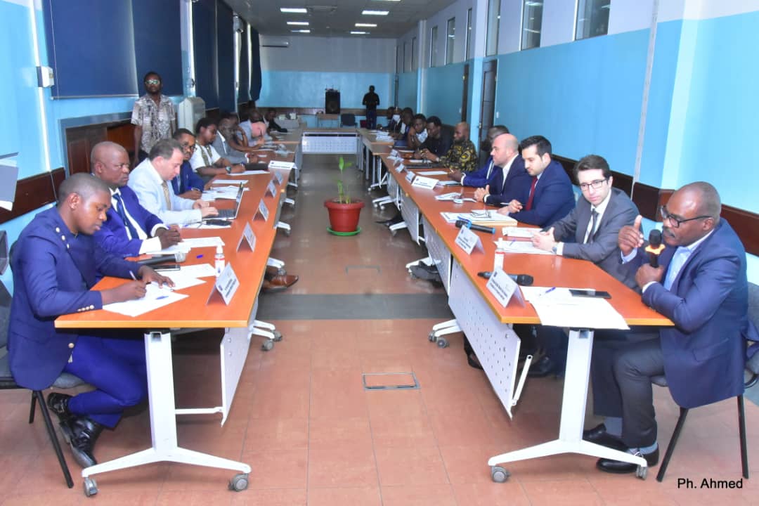financesrdc's tweet photo. Le Ministre des Finances @nskazadi était orateur dans un café-débat organisé par #FERAM à l'Ecole Nationale d'Administratiin (#ENA/RDC) sur la transformation de L'#ENA/FRANCE en #INSP avec ses implications sur les ENA dans le monde. https://t.co/jZG3Hll7nD