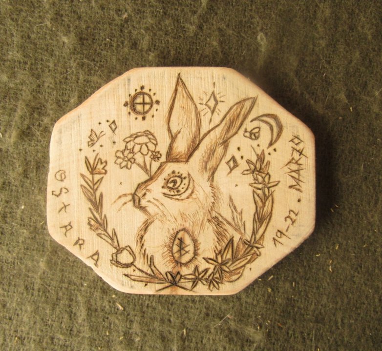 HTresmidr's tweet photo. Feliz llegada de la primavera/Ostara o como lo celebre cada uno.

Pirograbado en soporte octogonal para Ostara 🌿🌼🌿🌻🌾🍀 https://t.co/AWw0tcu2mr