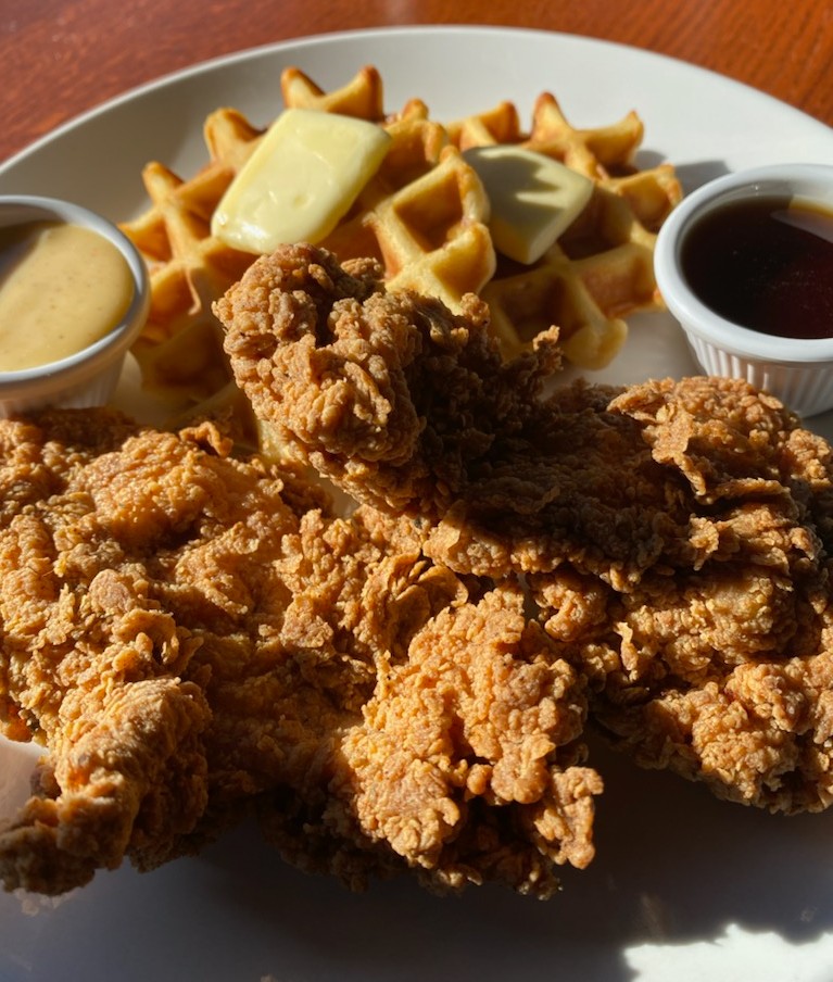 This weekend's Brunch Feature from Chef Mic 'Buttermilk Fried Chicken & Waffles' Hitting all the taste preferences this week!  Perfect blend of sweet & savoury.  #brunch #eatkits #yummy #waffles #kitseats #jericho #supportlocalbusiness