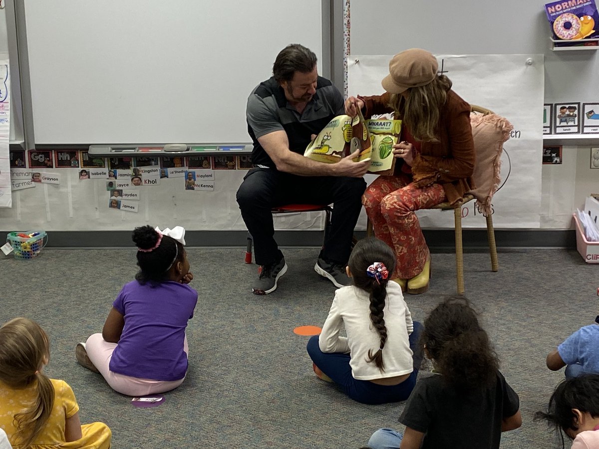 Very grateful for <a href="/GeorgeCFuller/">Mayor Fuller</a>  and his wife Maylee for their kindness, time, and love they showed to our Sea Lions.   #mymisd  #connectionsmatter #Lawsome