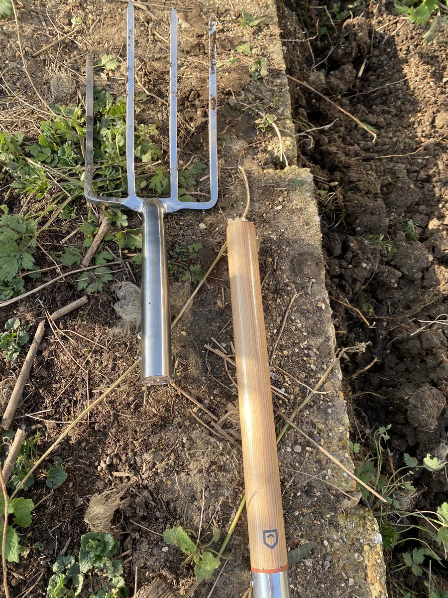 Well <a href="/bandq_help/">B&Q Help</a> this is going well... Only bought it this morning, was getting out nettles... Should’ve got the receipt I was offered 🙄