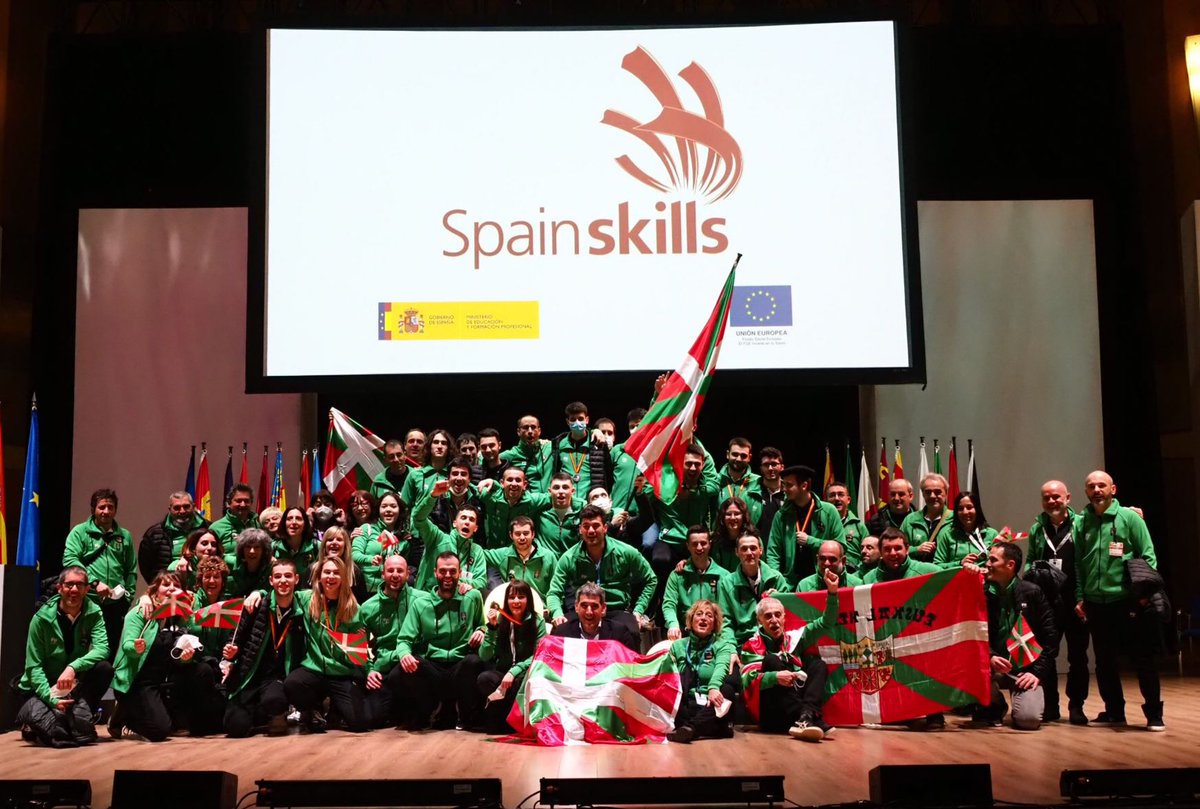 El autobús de <a href="/FPeuskadi/">FPeuskadi</a> vuelve a casa después de una semana muy intensa. Nos hemos llevado un buen palmarés, pero todos, l@s 452 participantes, deben estar orgullos@s solo por estar aquí. ¡Enhorabuena a tod@s y a seguir luchando por poner la #FP en el lugar que se merece! 💪🏽💪🏽💪🏽