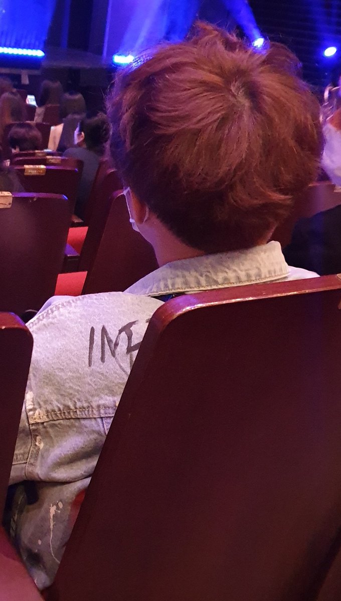 EXOSCFr's tweet photo. [PHOTO - 260322]

Un fan a partagé une photo du moment où Xiumin est allé voir la comédie musicale de Chanyeol, l'an passé. 

#Xiumin #Chanyeol @weareoneEXO #exo https://t.co/QfHWVwnhKL