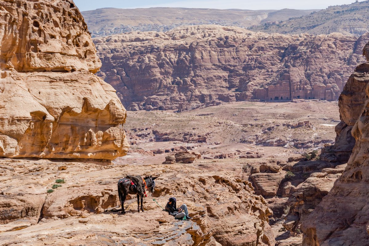 divergenttravel's tweet photo. One of the most interesting strolls is the one through the history of Petra
There's no better way to experience and understand the historical site of #Petra than by entering via the back door
#Globus #JordanEscape #ShareYourJordan #VisitJordan @globusfamily @VisitJordan #ad https://t.co/qN2SgGbLGF