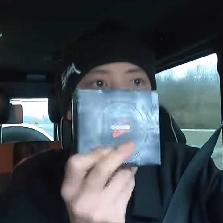 the way chanyeol bought a electronic watch for baekhyun 😭😭❤️❤️