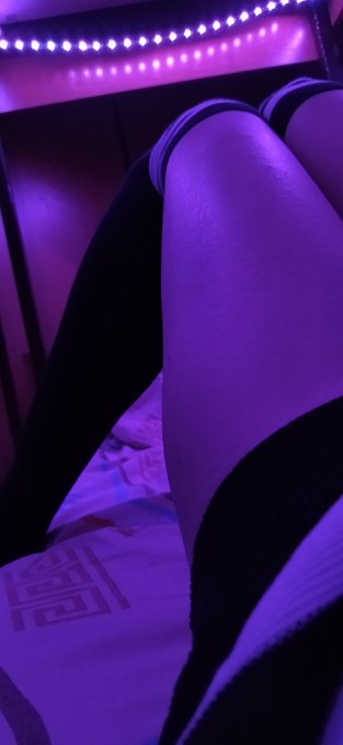 Smooth soft legs... Like if you would hug... RT if you'd do more~
#Femboy #Legs #Lewd #Cute #Kinky #Porn