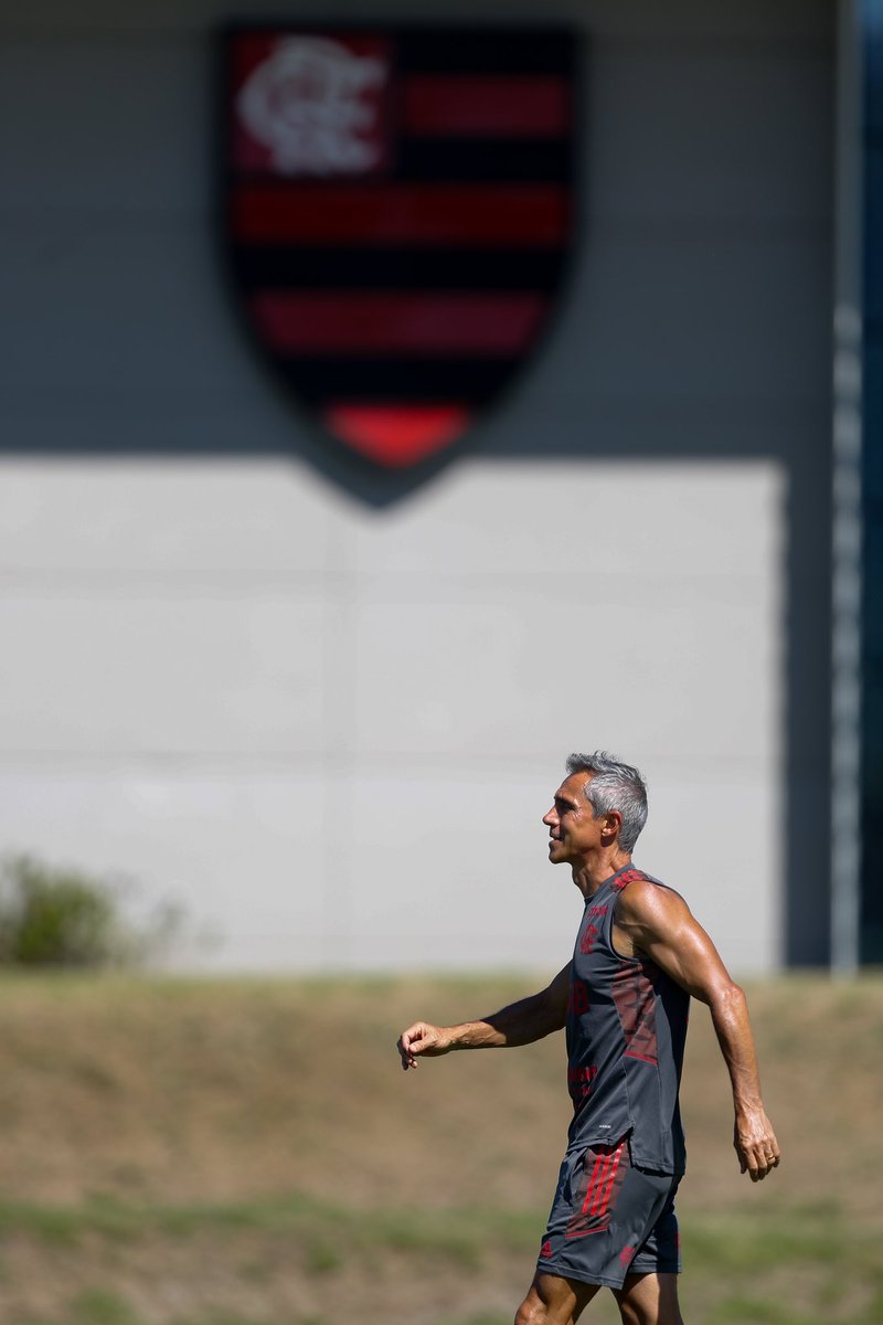 Foco, entrega, união, alegria, de todo o grupo, é uma boa forma de descrever mais uma semana de trabalho que terminou.  

Seguimos evoluindo, juntos. 

#paulosousa
#flamengo
#naçãorubronegra