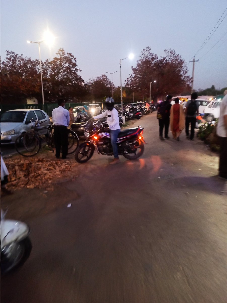 ni3cooldude's tweet photo. @trafficchd today's Apni Mandi Sector 43 Chandigarh people using cycle track and disturbing cyclist. Pl stop this practice during Apni mandi sector 43 Chd https://t.co/3jZsrzWXMO