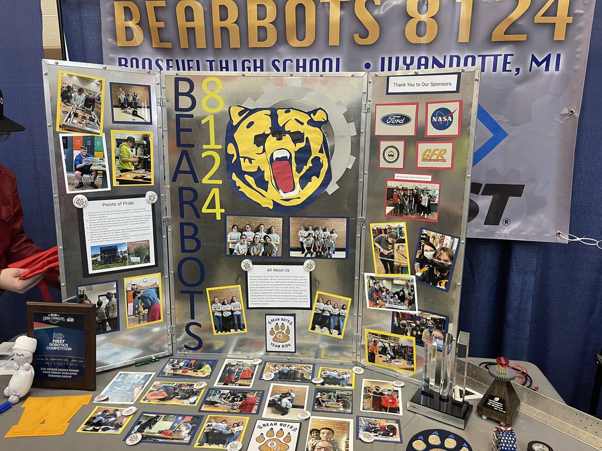 robotics_wms's tweet image. It was so awesome to see our HS team @rhsbearbots in action for their first ever competition! We are VERY proud of you!