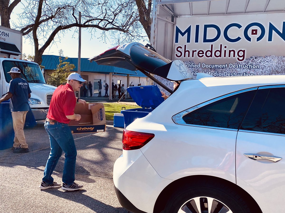 ♻️ 𝐅𝐑𝐄𝐄 𝐒𝐇𝐑𝐄𝐃 𝐃𝐀𝐘 ♻️
Come see us between 10:00 AM and 1:00 PM! #ACUshred

🗓 TODAY, March 26th 
📍 4235 N Meridian Ave, OKC 73112
