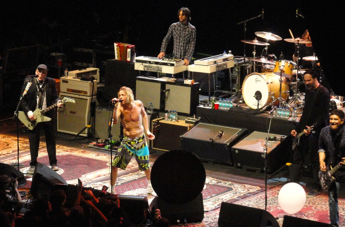 Clive Young tweet media