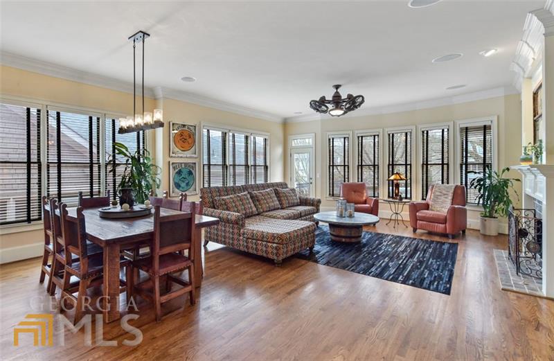 TheHomeBoyRE's tweet image. The natural light in this home &amp;gt;
#decaturrealestate #metroatlantahomes #metroatlantarealestate #metroatlantahomes #buyahome #sellahome #invest #thehomeboy #markusbutts