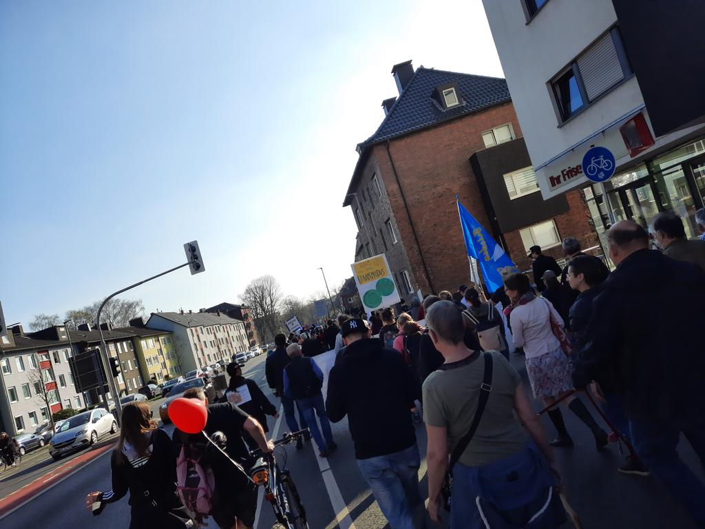 Hordark04's tweet photo. Bochum wieder stabil unterwegs 😎 Antifa nicht zu sehen 🤣 #bo2603 #GegenImpfzwang https://t.co/0ijC77yx8D