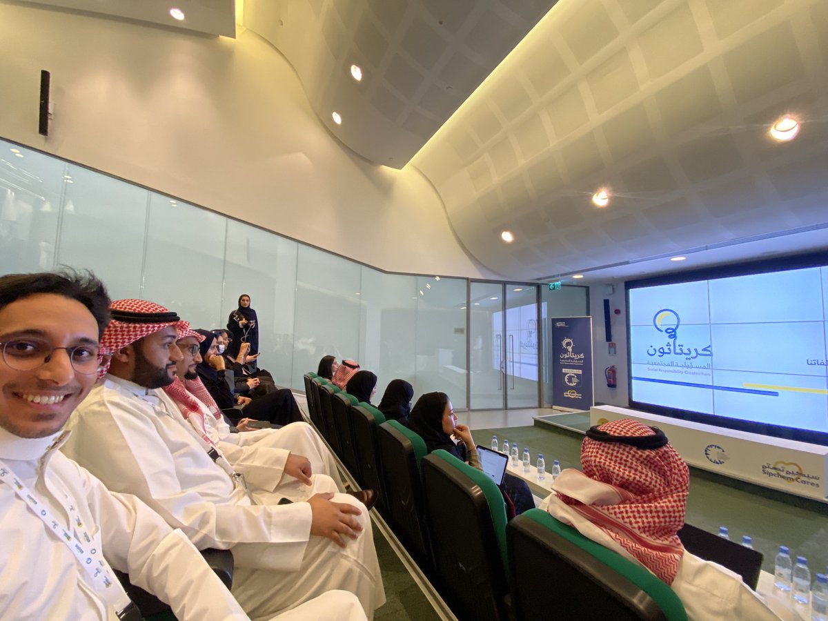 بدعوة كريمة من فريق عمل #كرياثتون المسؤولية المجتمعية التي تقيمه <a href="/sipchem/">Sipchem سـبـكـيــم</a> بالشراكة مع <a href="/KhobarHub/">Khobar Hub  مركز الخبر</a> أتواجد الآن في مركز سبكيم للإبداع والتقنية - منار، وذلك لحضور تقديم عروض الفرق المشاركة بالأفكار في مجال المسؤولية المجتمعية.
شبابنا مُبدع ورائع ومستقبلنا يحمل الكثير من الإبداع🤍🇸🇦