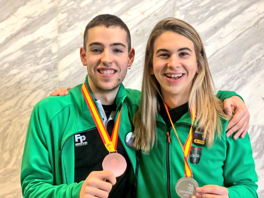 Spainskills txapelketan bi domina eskuratu ditugu. Zilarra ileapainketan eta brontzea estetikan.
Zorionak Ekain eta Inko!! <a href="/ikaslangipuzkoa/">IKASLAN GIPUZKOA</a> <a href="/FPeuskadi/">FPeuskadi</a> #lantaldea #LanbideHeziketa #FP #spainskills