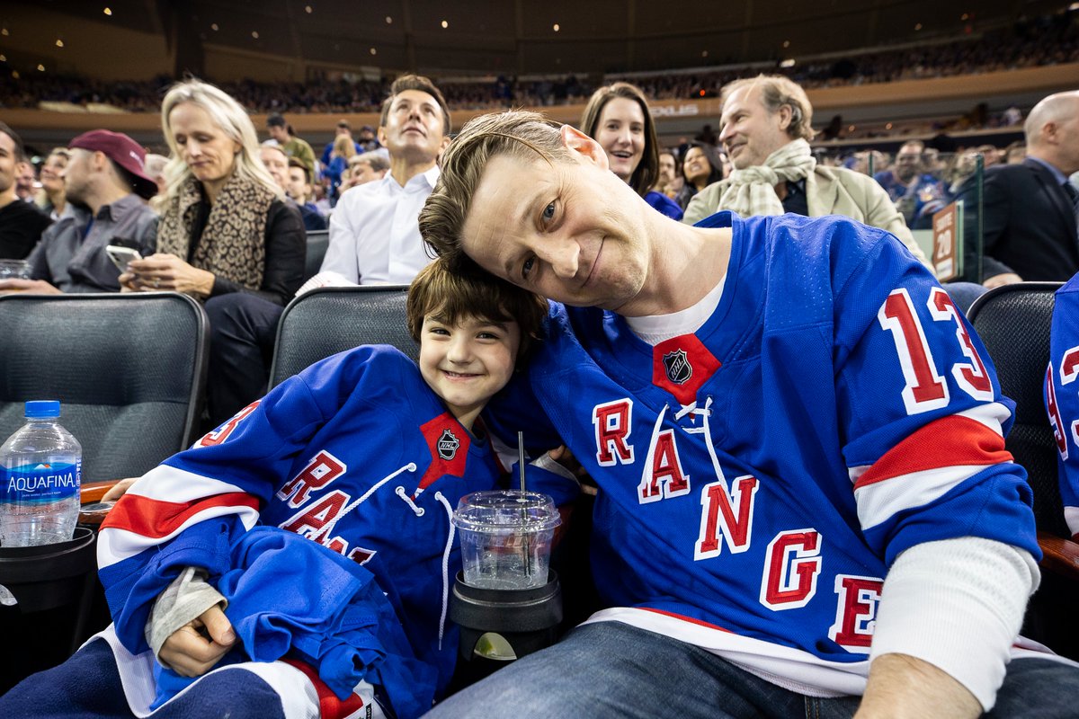 NYRangers's tweet photo. Off the Boards with another Ryan last night. 👀👀

Thanks for coming, @ben_mckenzie, @neiltyson, @RachelBros, + @EliManning! https://t.co/6JoMZEn7aF