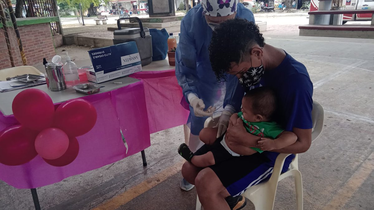 GobMeta's tweet photo. #AEstaHora Avanza la jornada de vacunación contra el papiloma humano, esquema regular de vacunación y refuerzo contra el sarampión y rubéola en el #Meta. 

@secretariasaludmeta https://t.co/7310sCQIGF