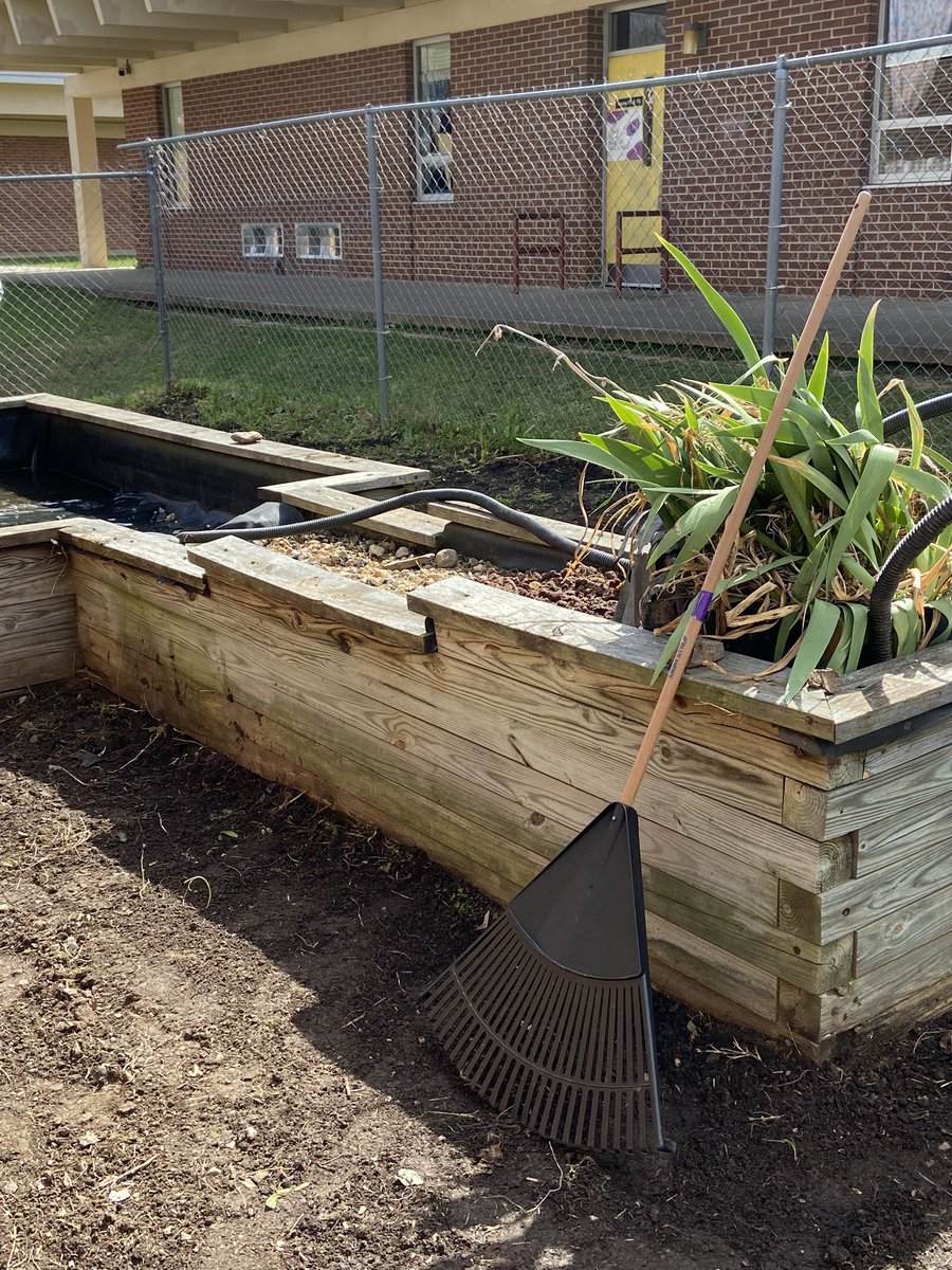 LC_GOLF03's tweet photo. After multiple trips to Lowes (who were absolutely wonderful), unloading, and a cold, Saturday morning with assistance from Longwood and a grade level family, we are seeing our project come to life! Thank you to everyone who has come out! #pecps @longwoodu https://t.co/I5tKgQS9l0