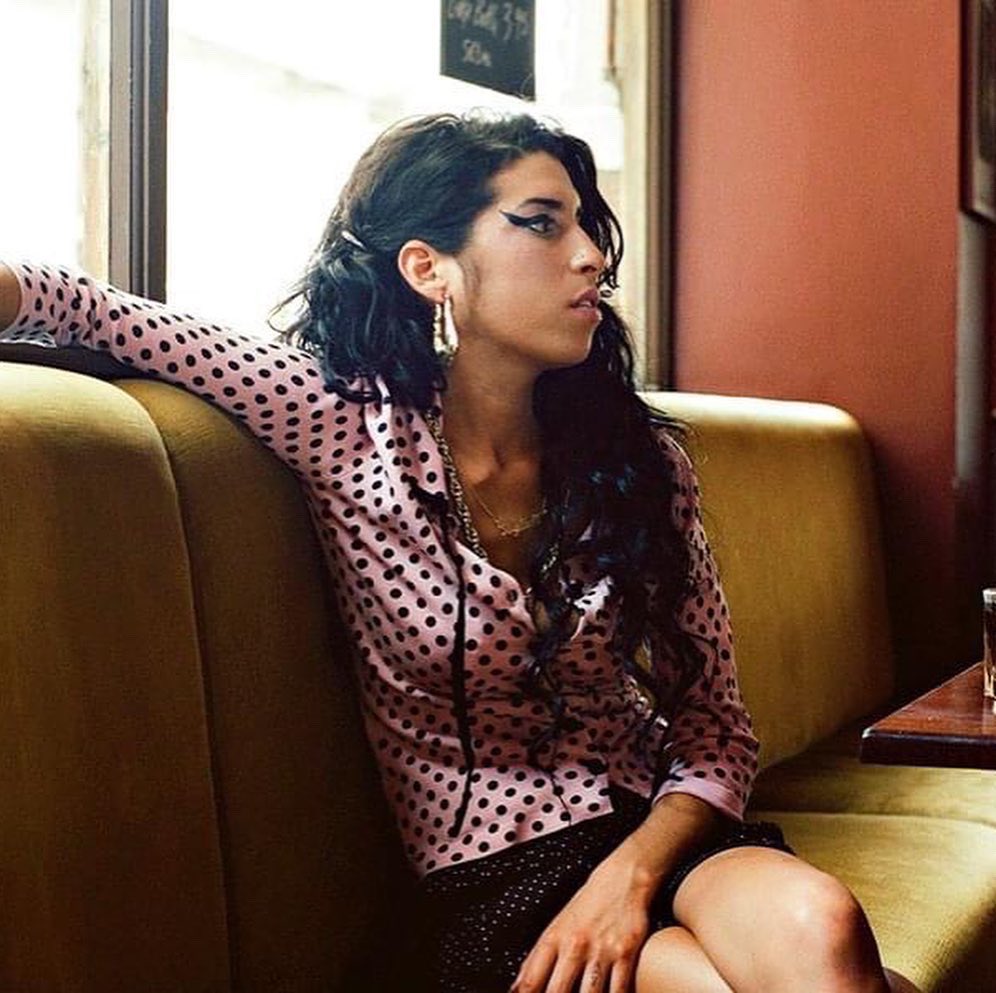 Amy Winehouse posing for Back to Black – Mischa Richter's best