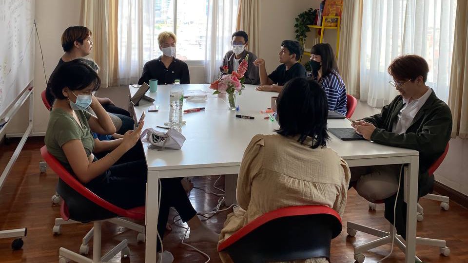 ItsMinute's tweet image. วันนี้เป็นวันสุดท้ายที่นักเรียนเลวจะมีออฟฟิศทำงาน วันนี้เราย้ายของออกหมดแล้วเพราะไม่สามารถแบกค่าใช้จ่ายต่อไปไหว ทุกสิ่งที่เกิดขึ้นที่นี้ล้วนเป็นสิ่งที่มีคุณค่าและน่าจดจำ หลังจากนี้การทำงานของนักเรียนเลวคงเปลี่ยนไป หากวันข้างหน้าเราพร้อม คงอาจได้กลับมาเจอกันที่นี่อีก ❤️