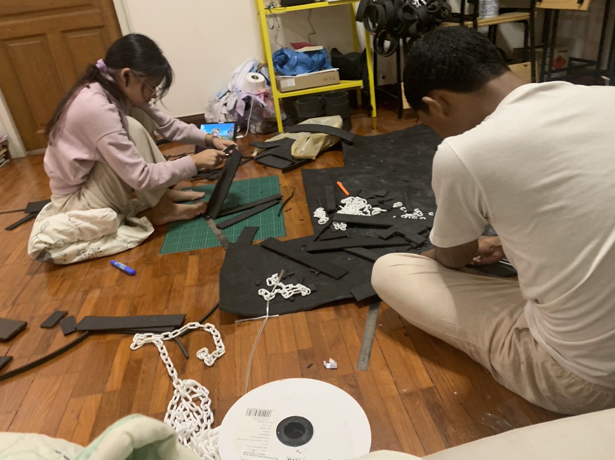 ItsMinute's tweet image. วันนี้เป็นวันสุดท้ายที่นักเรียนเลวจะมีออฟฟิศทำงาน วันนี้เราย้ายของออกหมดแล้วเพราะไม่สามารถแบกค่าใช้จ่ายต่อไปไหว ทุกสิ่งที่เกิดขึ้นที่นี้ล้วนเป็นสิ่งที่มีคุณค่าและน่าจดจำ หลังจากนี้การทำงานของนักเรียนเลวคงเปลี่ยนไป หากวันข้างหน้าเราพร้อม คงอาจได้กลับมาเจอกันที่นี่อีก ❤️