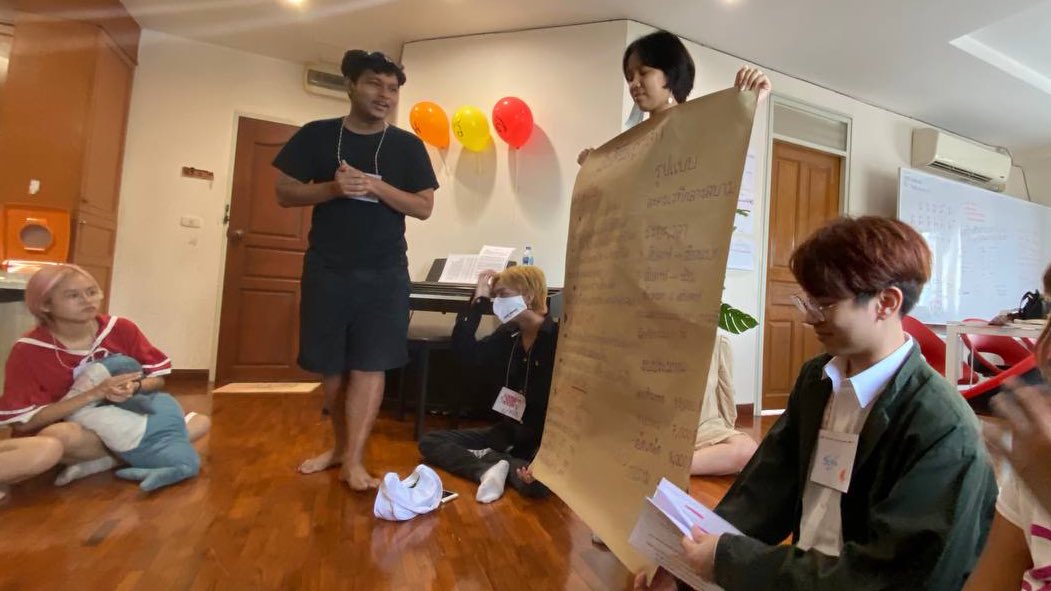 ItsMinute's tweet image. วันนี้เป็นวันสุดท้ายที่นักเรียนเลวจะมีออฟฟิศทำงาน วันนี้เราย้ายของออกหมดแล้วเพราะไม่สามารถแบกค่าใช้จ่ายต่อไปไหว ทุกสิ่งที่เกิดขึ้นที่นี้ล้วนเป็นสิ่งที่มีคุณค่าและน่าจดจำ หลังจากนี้การทำงานของนักเรียนเลวคงเปลี่ยนไป หากวันข้างหน้าเราพร้อม คงอาจได้กลับมาเจอกันที่นี่อีก ❤️