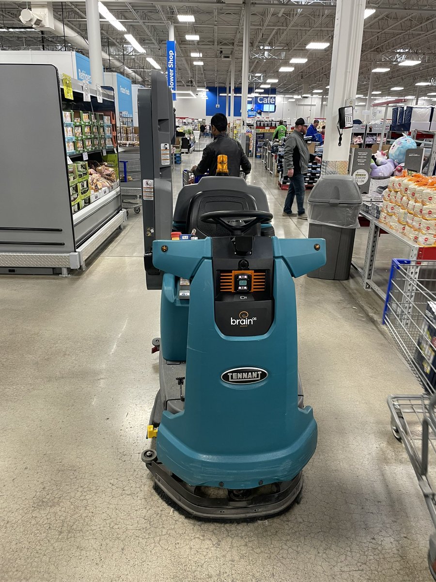 TerryVandrovec's tweet photo. I had an awkward encounter with some sort of robot at my local bulk membership store. Hoping this topic is covered next week during the @NoFunTeam_ meet up at @FernsonBrewing. #OldGloryInsurance https://t.co/MFgvlujse9
