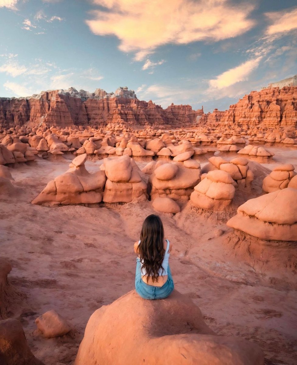 Ain't no valley low enough. 🎵

📍Goblin Valley State Park 

Photo via <a href="/breezydaysahead/">Bri Amato</a>

 #passionpassport #visittheusa  #sunset_pics