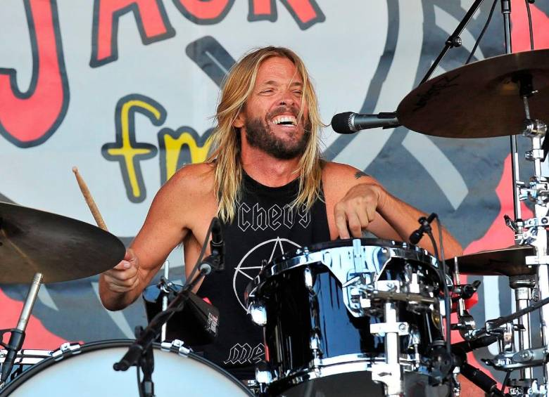 eldestapeweb's tweet photo. ⚫ La comunidad del rock, de luto por la muerte de Taylor Hawkins.

➡️ https://t.co/4lTRoqpIH0 https://t.co/4In33OtFYD