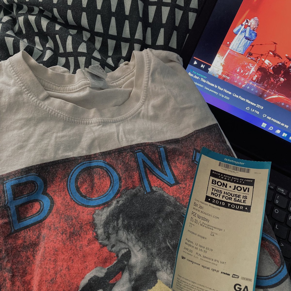 sasssyechelon's tweet photo. elo, ogólnie to oddaje na licytację swoją koszulkę z koncertu bon jovi na leczenie małego Mikołajka, fajnie jakbyście dali rt dla zasięgu

Link do grupki i posta https://t.co/F6nYkAp2jE https://t.co/UhCLnJg5l8