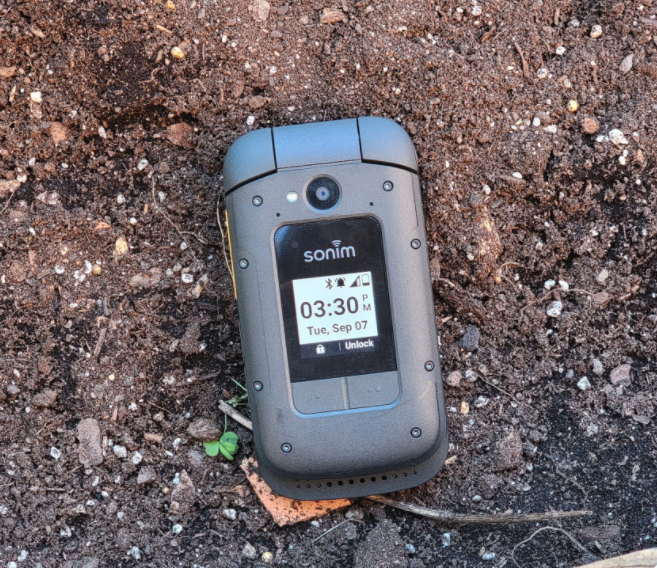 sonimtech's tweet photo. Built to our industry-leading #Rugged Performance Standards, including MIL-STD-810H and Non-Incendive Class I, II and III Div 2 ratings, the #XP3plus thrives in the most hazardous and extreme conditions. Learn more: https://t.co/Ro80XHv3FG https://t.co/YzYhEIwIFQ