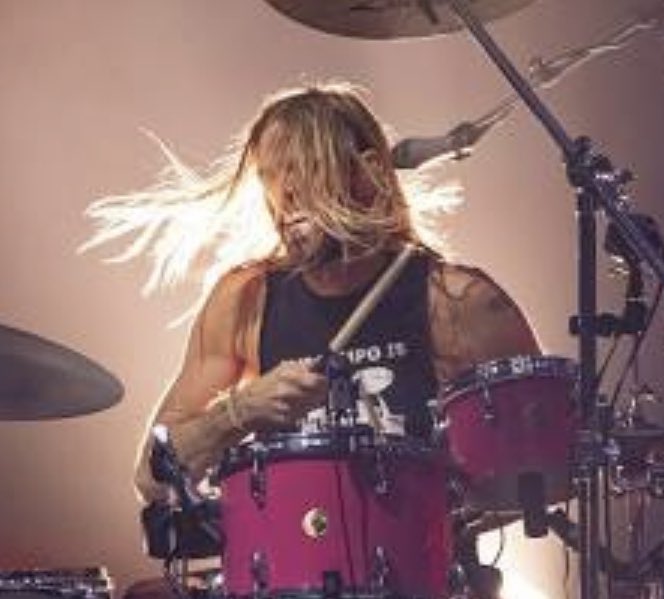 “We don’t mourn the loss of musicians because we know them, we mourn because they helped us get to know ourselves.”- Unknown 
#TaylorHawkins #FooFighters