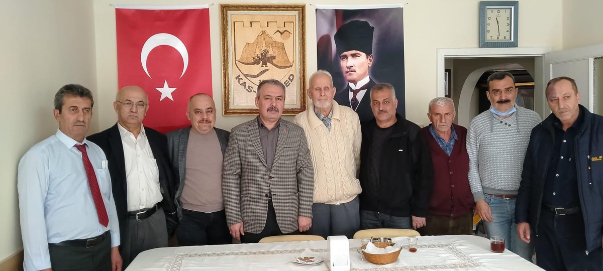 Büyük Birlik Partisi Genel Başkan Yardımcısı Değerli hemşerimiz Sayın Mahir ALAY Bey bu gün Federasyon Merkezimize tarhanaya ekmek doğramaya geldi. Sayın Başkanımıza nazik ziyaretlerinden dolayı teşekkür eder, siyasi hayatında ve tüm yaşamında sağlık ve başarılar dileriz.