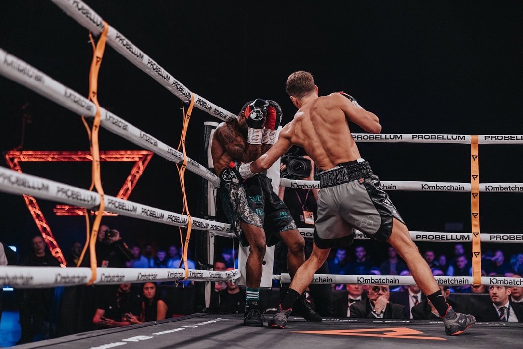BenDavison_'s tweet photo. 🚨 @PatMcCormack14 🚨
Announced himself on the pros with a 1st round KO 
And @mark_dickinson1 took himself 3-0 with an experienced winning record opponent https://t.co/ulhRzkdVzR