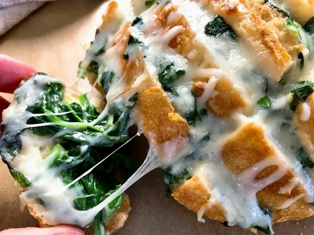 robinvmiller's tweet image. Creamed Spinach Pull Apart Bread! I took the classic side dish - creamed spinach - stuffed it into crusty bread with mozzarella, and baked it until the bread was chewy-crisp and the cheese was ultra gooey. #NationalSpinachDay #pullapartbread robinmillercooks.com/f/creamed-spin…