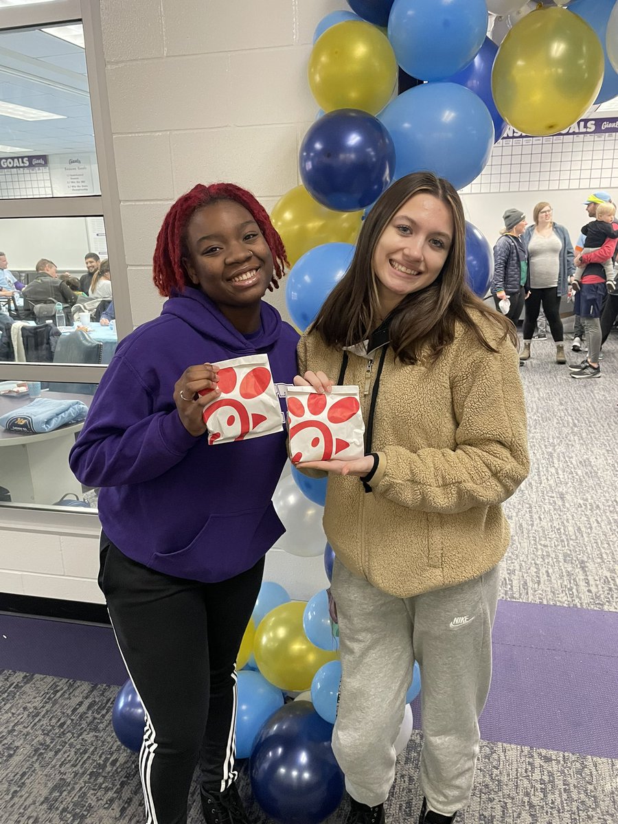 bd_diamonddance's tweet photo. Diamondettes Gracie and Ta'Nya served water to participants during the Schroeder Race to Adopt 5K! 🏃♀️The Chic-Fil-A afterwards was the cherry on top 💜 @BDHSSportsMed @MrsMalone66 #wearewayne #DiamondService https://t.co/Edl8AWSmuz