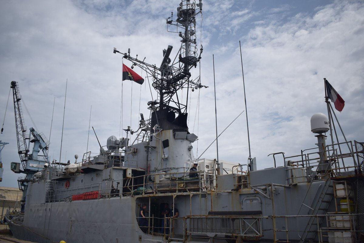 franceenangola's tweet photo. A S.E. Embaixador de França em Angola, o Sr. Daniel Vosgien, deu esta manhã as boas-vindas à tripulação do navio-patrulha de alto mar 🇨🇵 #CommandantBirot, numa escala em Luanda como parte da operação #CORYMBE no Golfo da Guiné.
@MarineNationale @CoopSecuDefense https://t.co/jm5saSQt5h