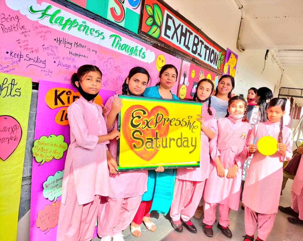 rohit_upadhyaya's tweet photo. With #ExpressiveSaturday, we concluded a week full of #Happiness &amp; #Gratitude at #DelhiGovtSchool GGSSS Jasola Village.

Students combined their learning from the #HappinessWeek &amp; spelt it out in form of poetry, letters, paintings etc.

#Gratitude🙏🏻
@Dir_Education @HappinessDelhi https://t.co/aMVMSgGr33