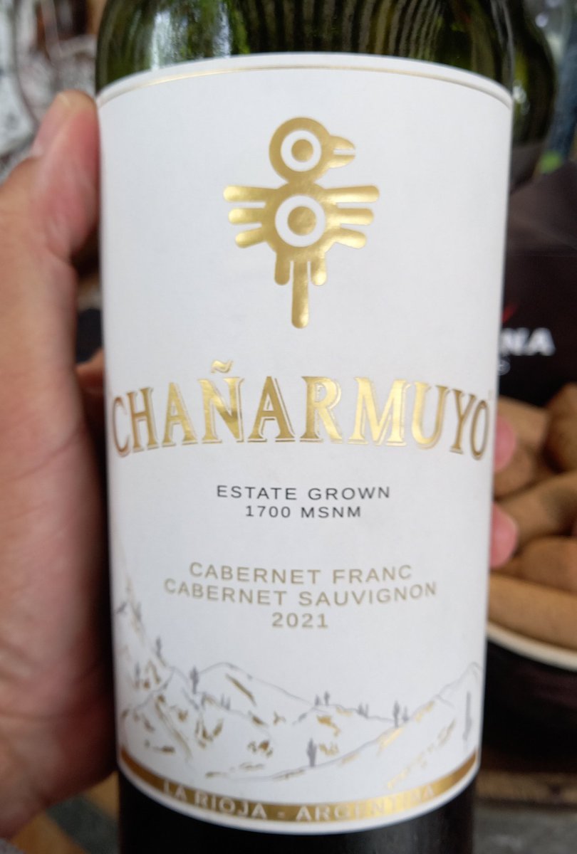 Libritos y Vinitos tweet media