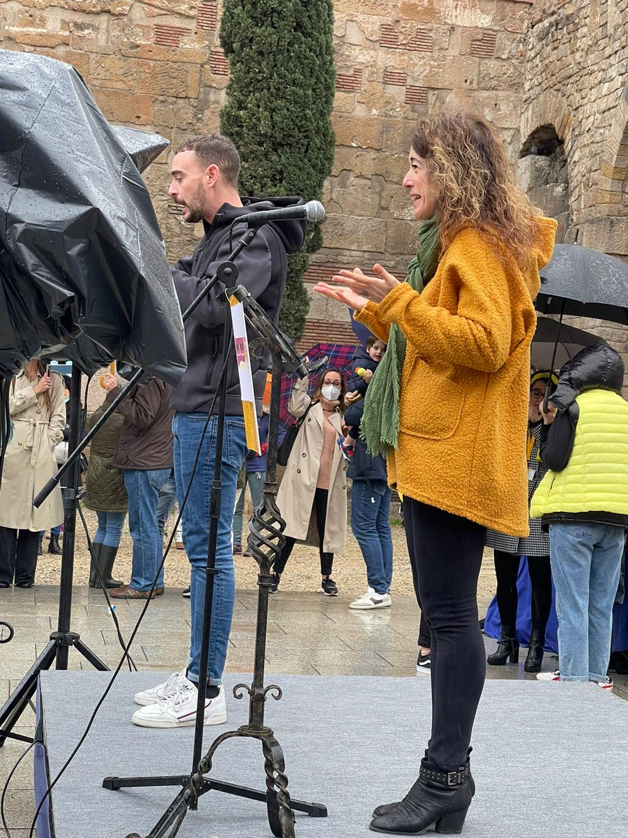 Me siento afortunada de poder contribuir y ayudar a visibilizar la #endometriosis y a que tantas mujeres que sufren esta enfermedad puedan mejorar también con su alimentación💛
Emocionante #endomarch2022 💛

Gracias <a href="/adaecestatal/">ADAEC Endometriosis</a> <a href="/EndoCatalunya/">Endo Catalunya</a> Moviendo y Mariela x las fotos 😘