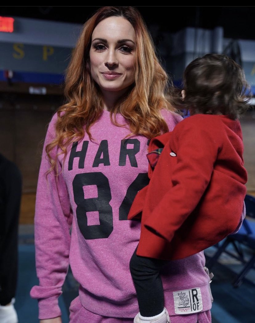 Pulled up to Toronto last night in Bret Hart attire and was still somehow disrespected, even with a child on hand?! Evidently someone’s still petty about me beating their hometown girl and becoming Canada’s new hero. “Trish Stratus sends her regards.” That bitch. https://t.co/6FjATureZF