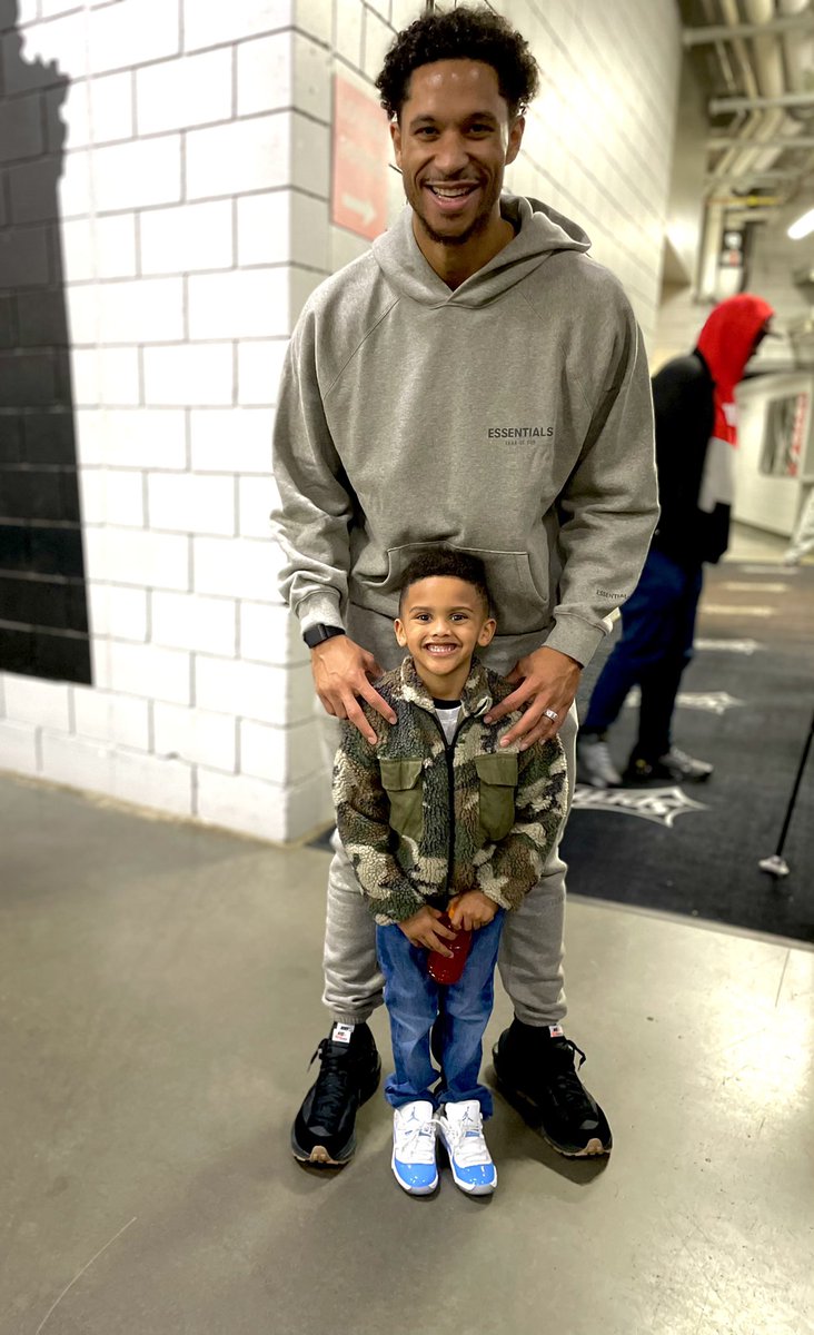 S/o to my guy <a href="/joshhart/">Josh Hart</a> Appreciate you taking some time for da kid👨‍👦Oh yeah, happy belated birthday🥳 My mommy <a href="/A_Phoenix_Born/">Mistie Bass-Boyd</a> told me March 26 instead of the 6th🤦🏽‍♂️You can talk that over w/ her🤣😂