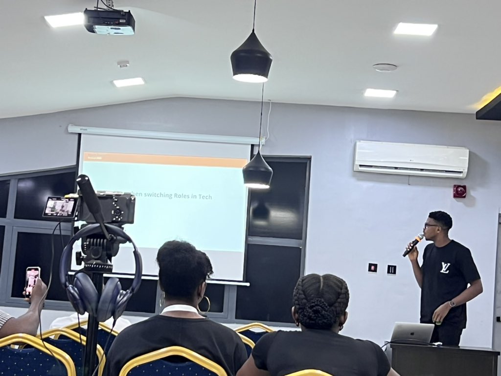 sophiairoegbu_'s tweet image. Great talk @Codedog_ 

#OSCAFest2022