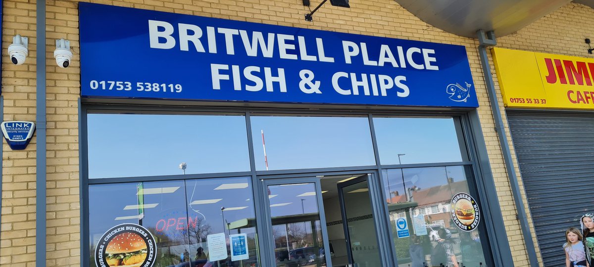 4getMeNotHome's tweet photo. Forget me not residents and staff always look forward to their monthly take away of fish n chips from Britwell Plaice. They're delish too. https://t.co/NWBJdInS1S https://t.co/0P81xTJK7r