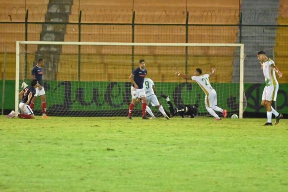 #SegundaProfesional 🇺🇾 Con Sebastián Fassi, Matías Kabalin y Matías Sosa titulares, <a href="/AtenasSAD/">Atenas SAD</a>  cayó 1-0 ante <a href="/LaLuzFC/">La Luz FC</a>