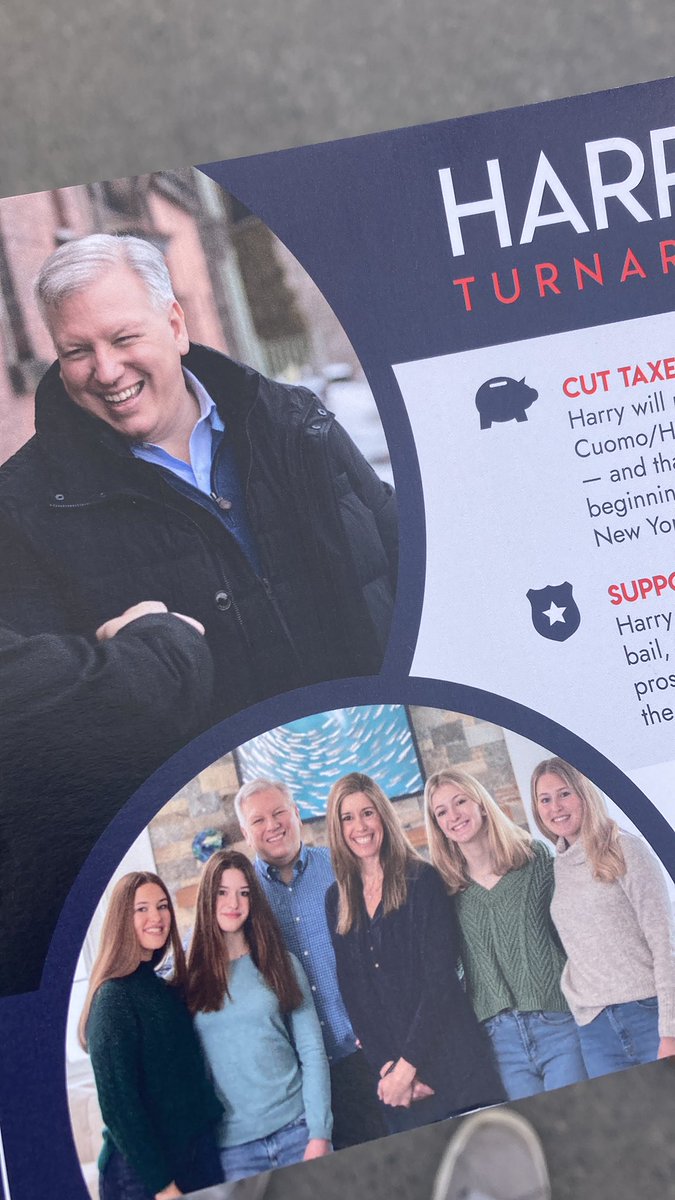 poozer87's tweet image. People are collecting signatures for @HarryWilsonNY’s gubernatorial campaign at #Chowderfest in #Saratoga.