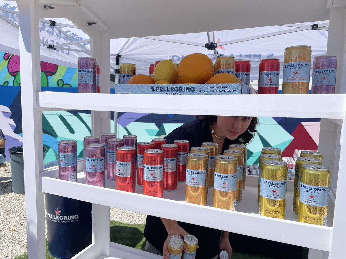 sarahendline's tweet photo. A perfect and delicious Saturday stop. A bit of Brooklyn has landed in Wynwood. Congrats, team! #foodie #miami @Smorgmiami #Brooklyn @smorgasburg https://t.co/5UeTt3q3ZN